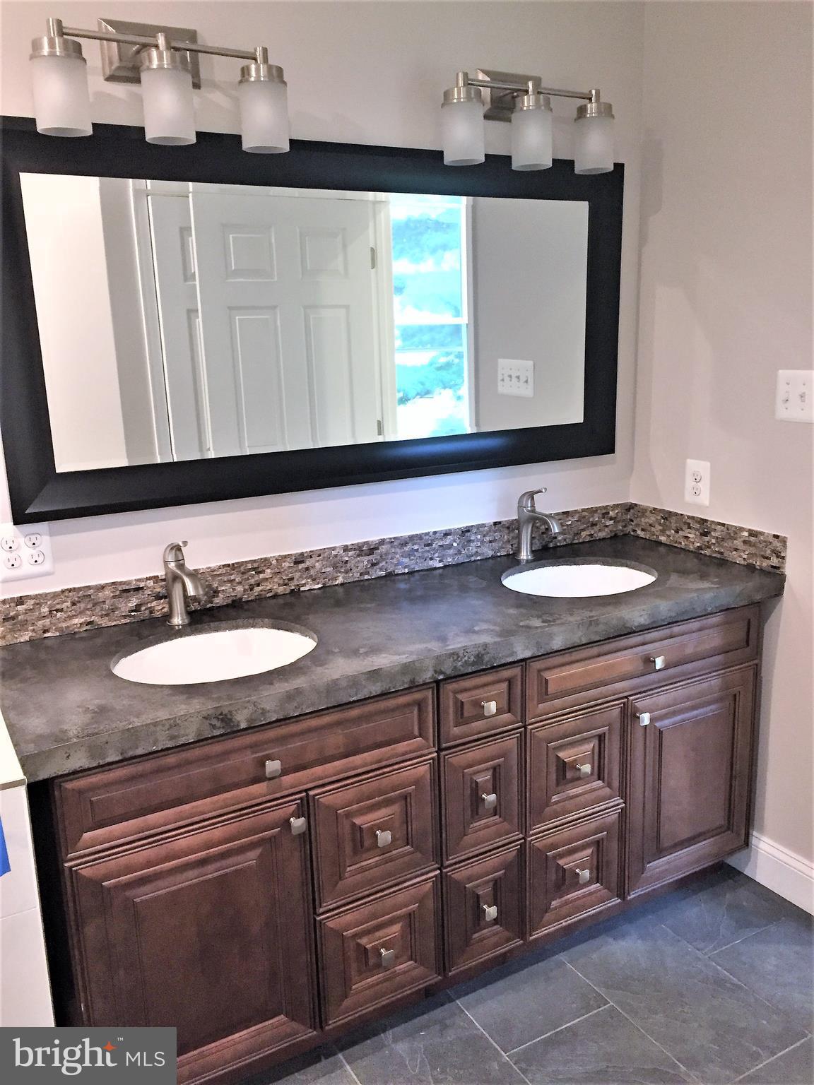 WOODSIDE - Residential