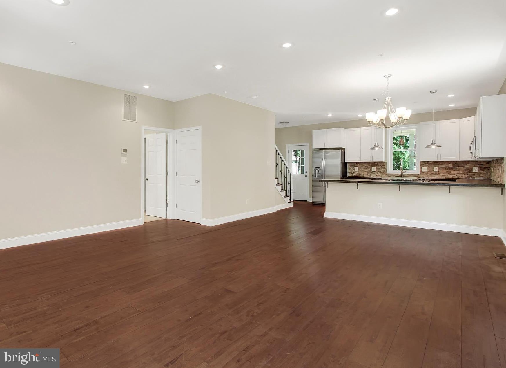 WOODSIDE - Residential