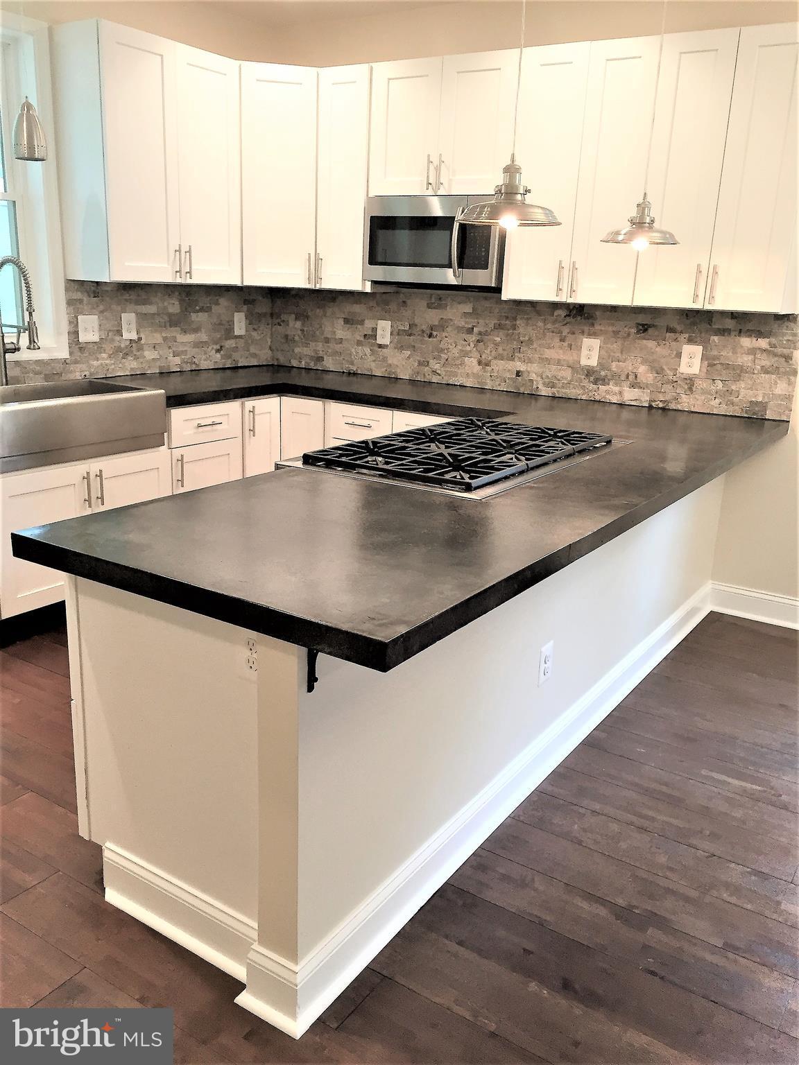 WOODSIDE - Residential