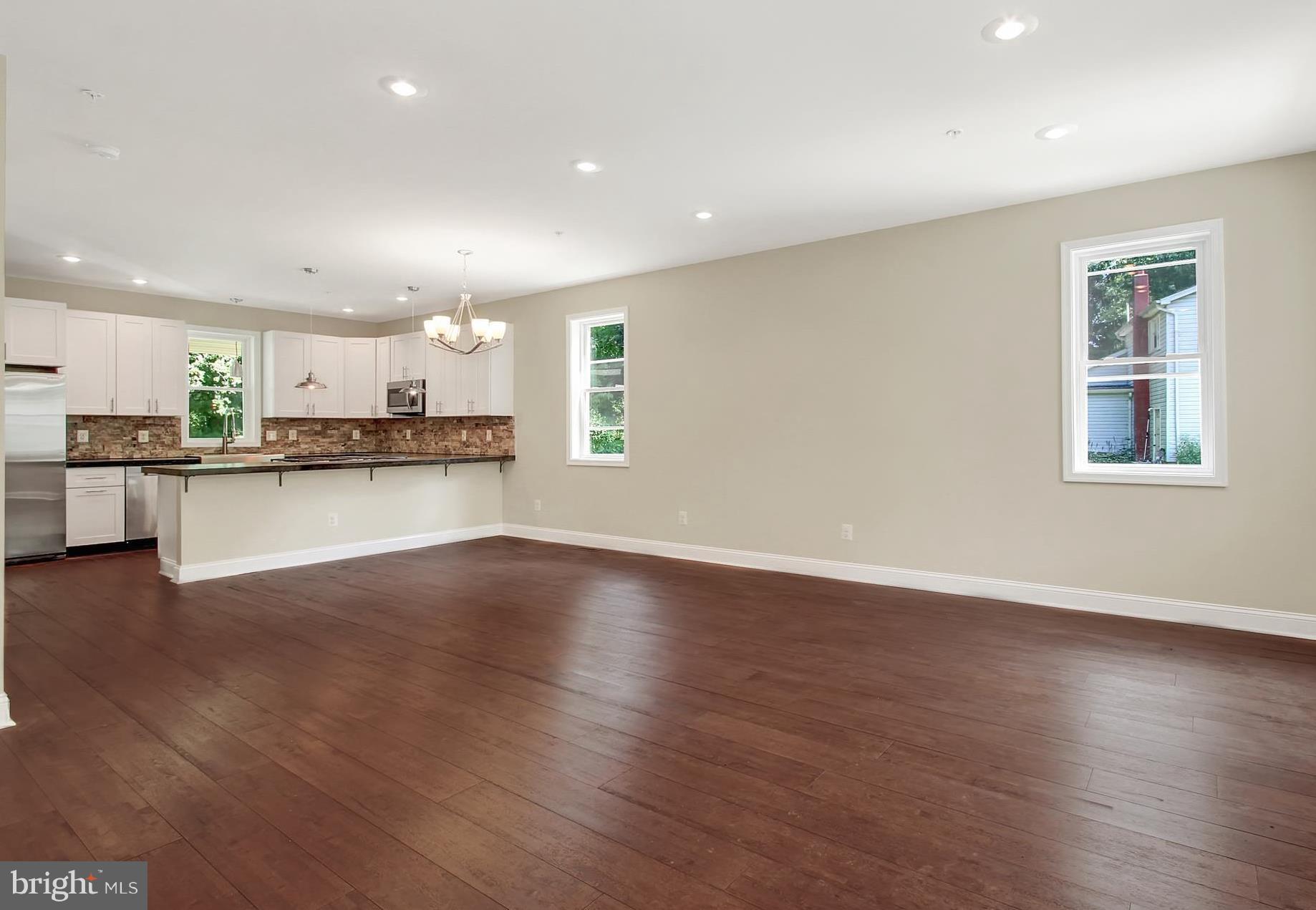 WOODSIDE - Residential