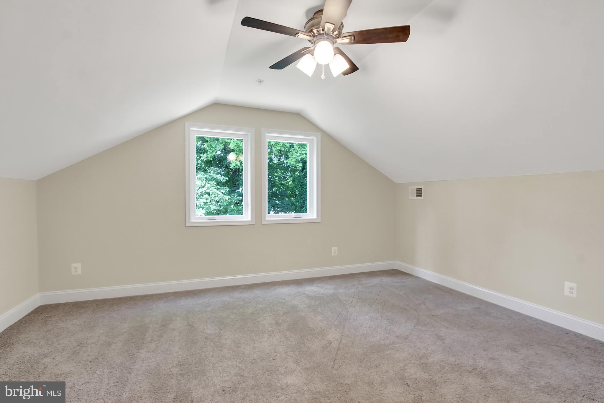 WOODSIDE - Residential