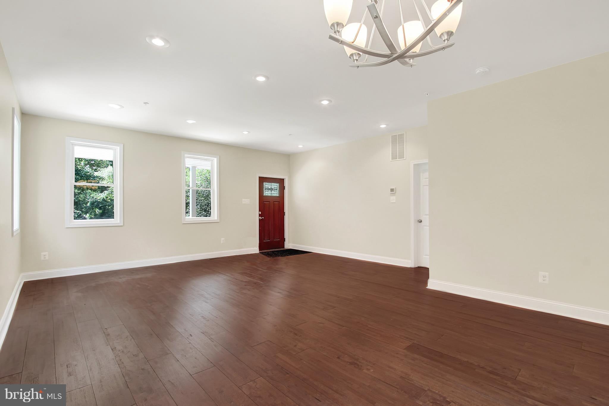 WOODSIDE - Residential