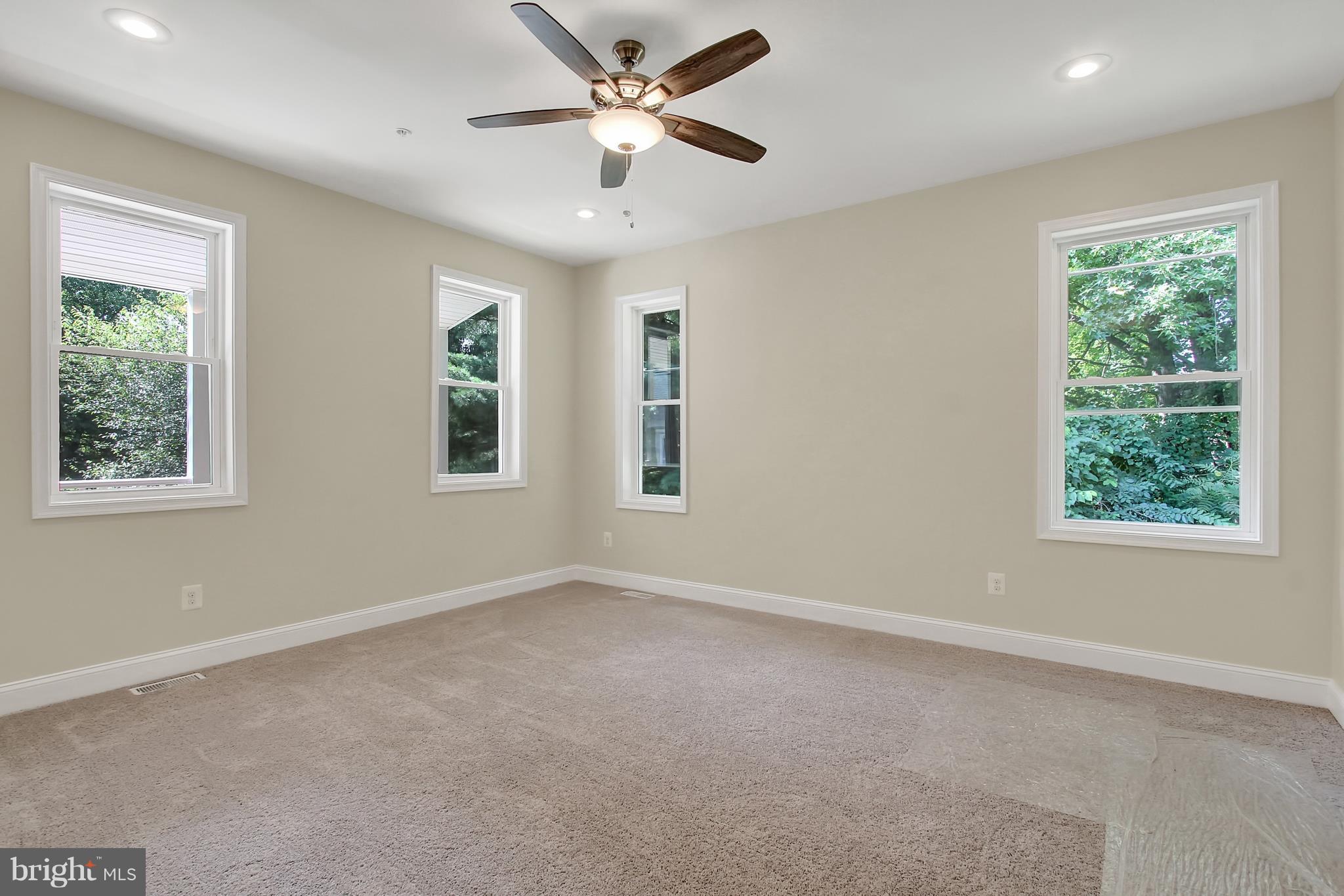 WOODSIDE - Residential