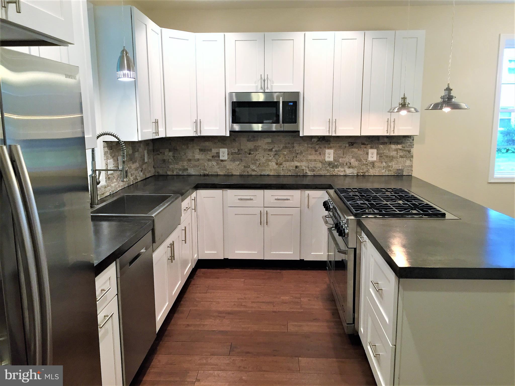 WOODSIDE - Residential