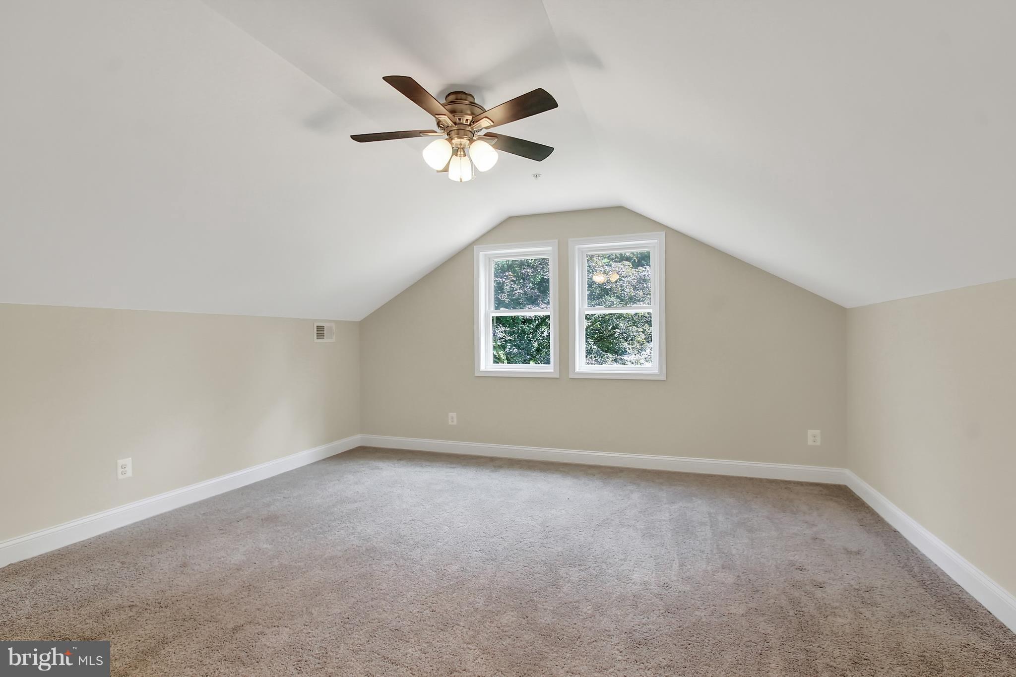 WOODSIDE - Residential