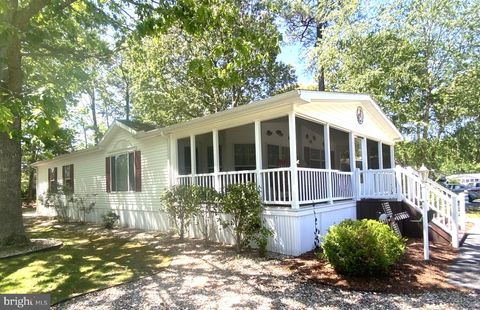 Mobile Home For Sale - 26760 Castaway Circle #2882<br/> LONG NECK, DE 19966
