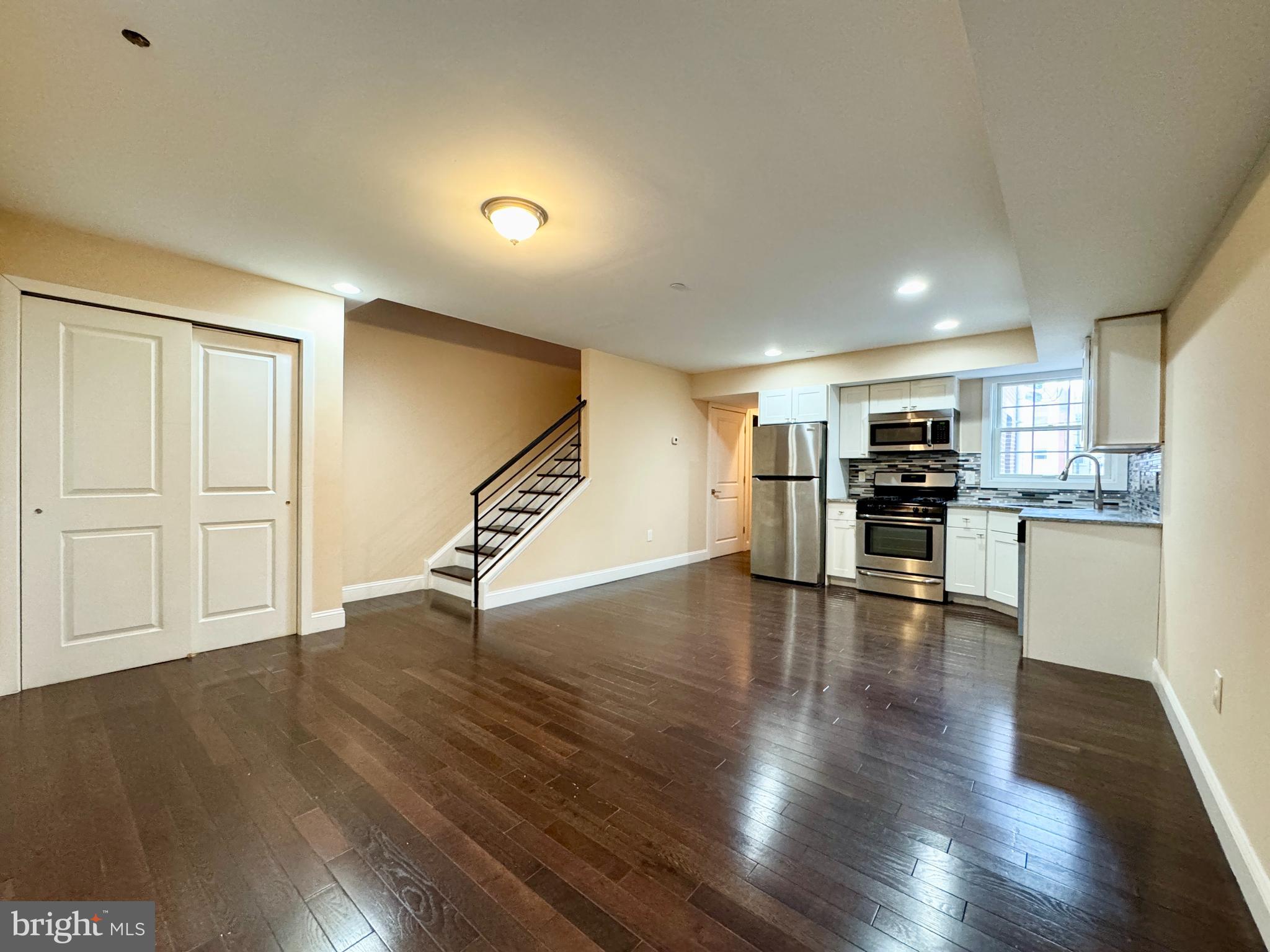 1014 E MOYAMENSING AVENUE