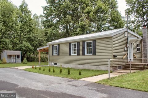 Homes For Sale - 107 17th Street<br/> COAL TOWNSHIP, PA 17866