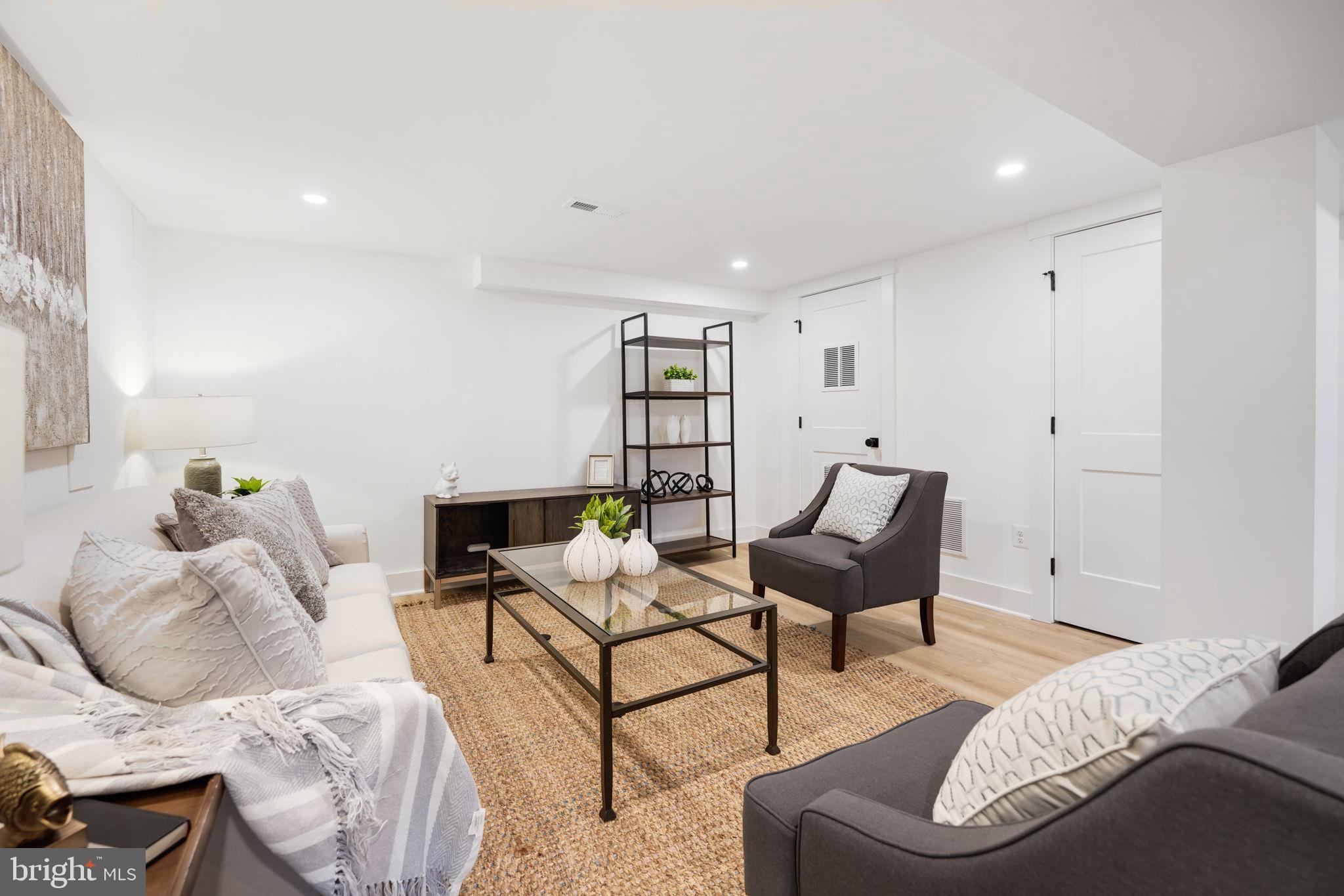 ARLINGTON FOREST - Residential