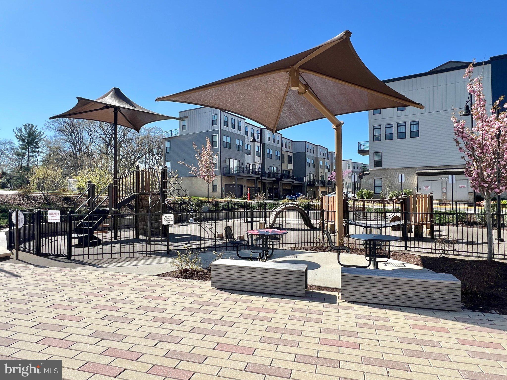 TALL OAKS - Residential