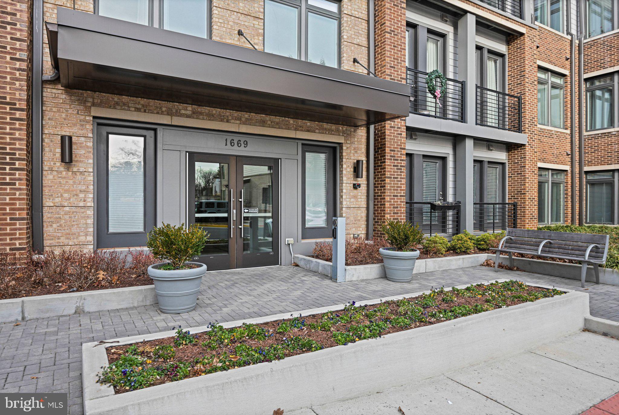 TALL OAKS - Residential