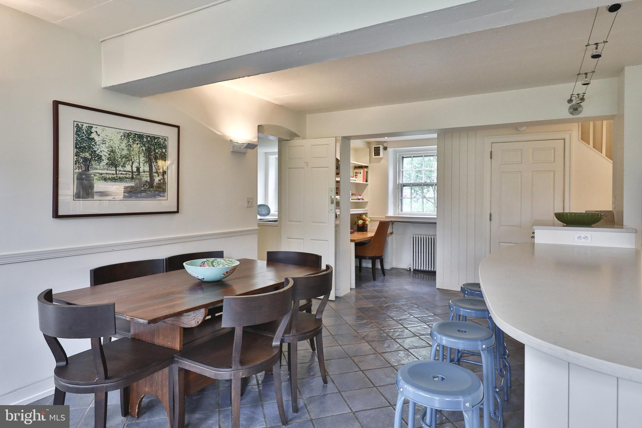 CHESTNUT HILL - Residential