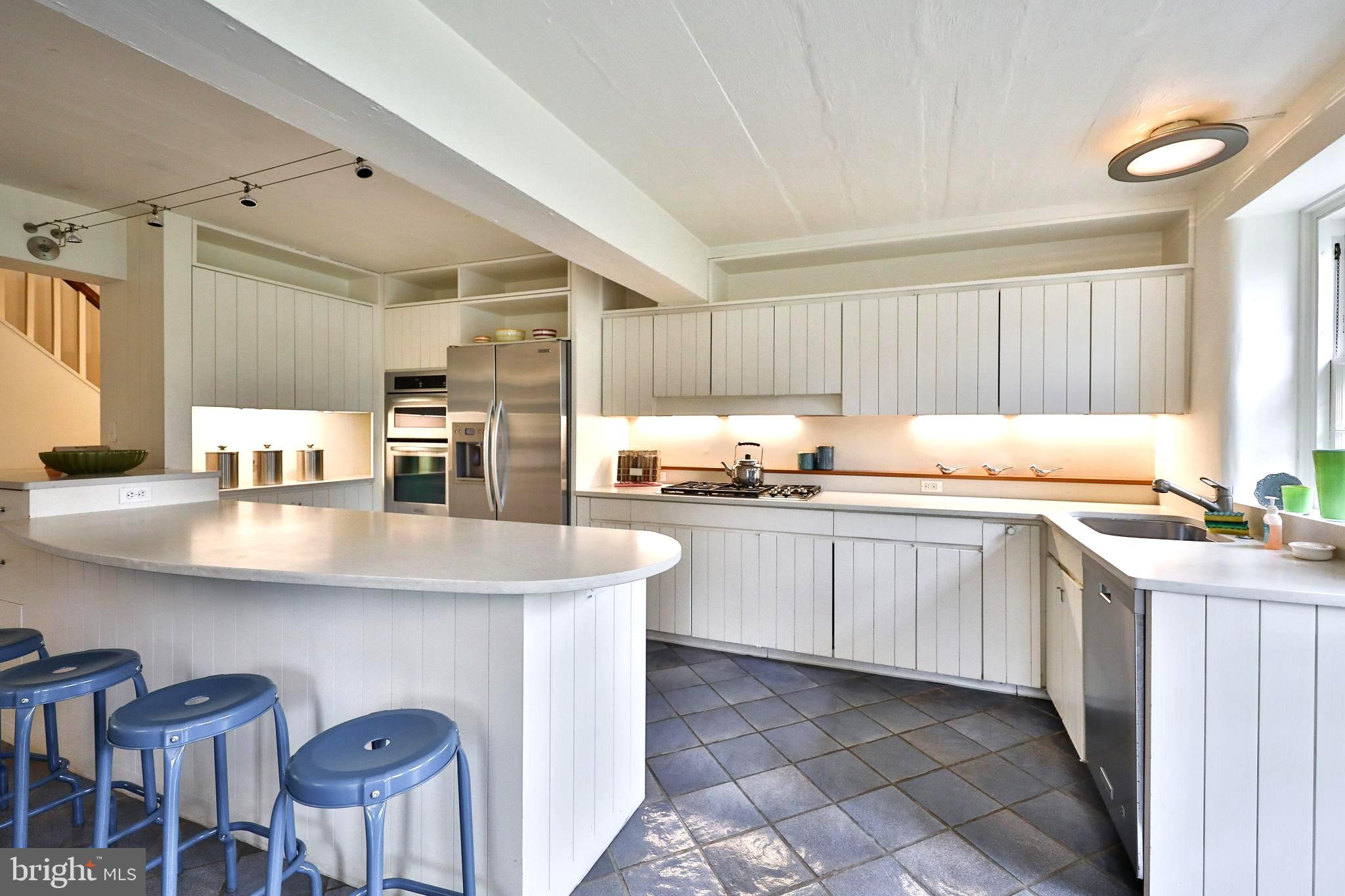 CHESTNUT HILL - Residential