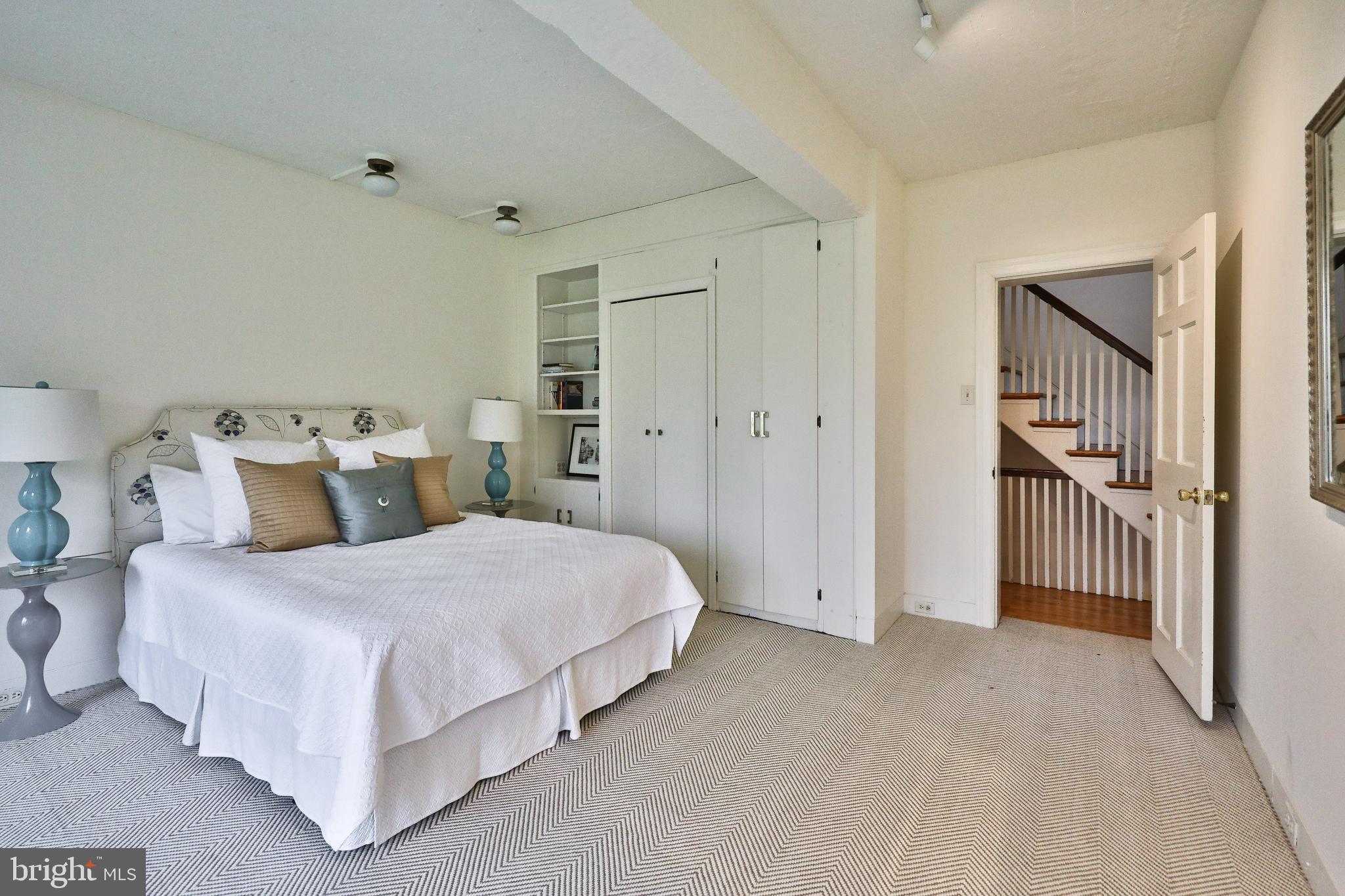 CHESTNUT HILL - Residential