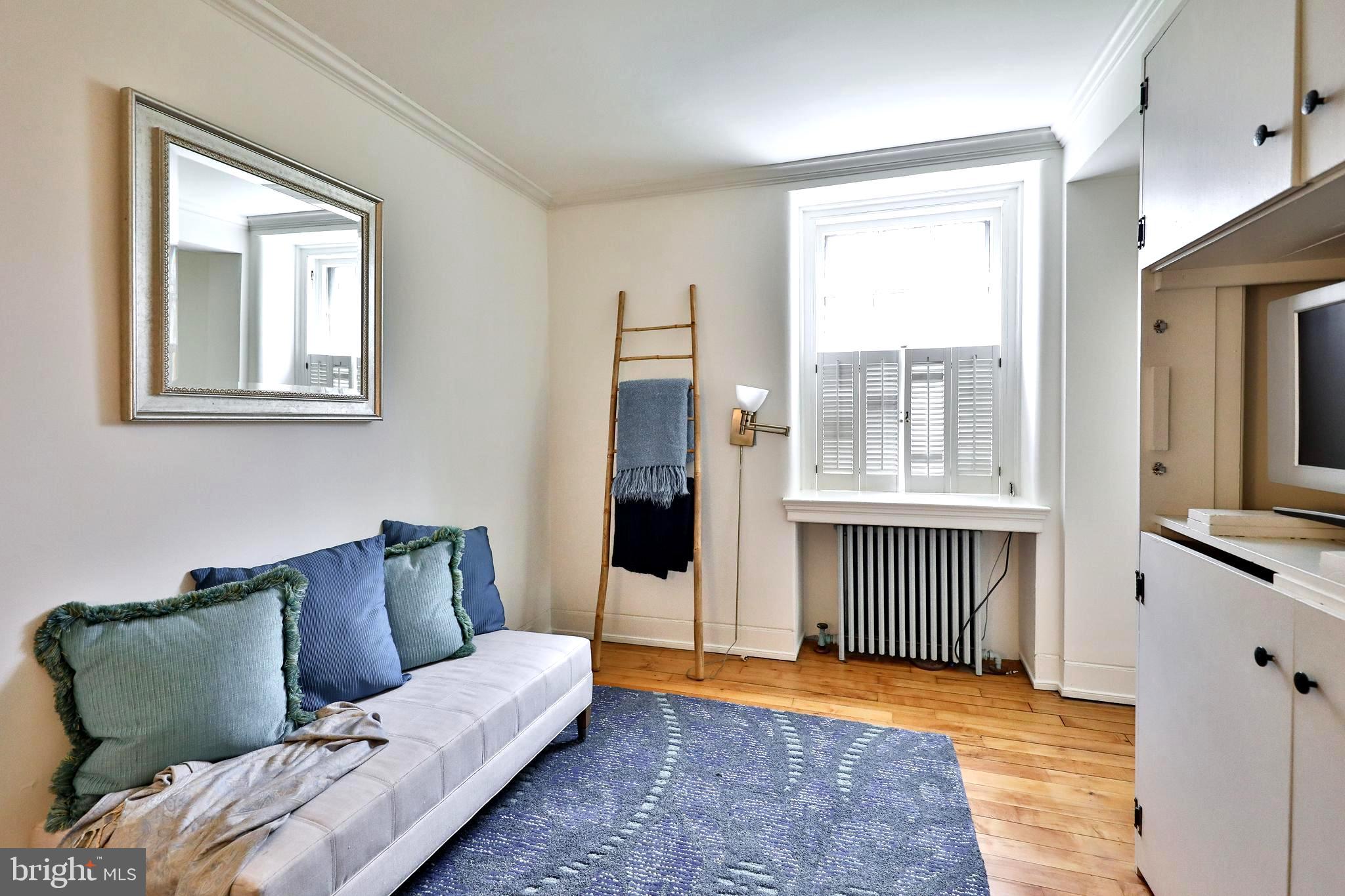 CHESTNUT HILL - Residential