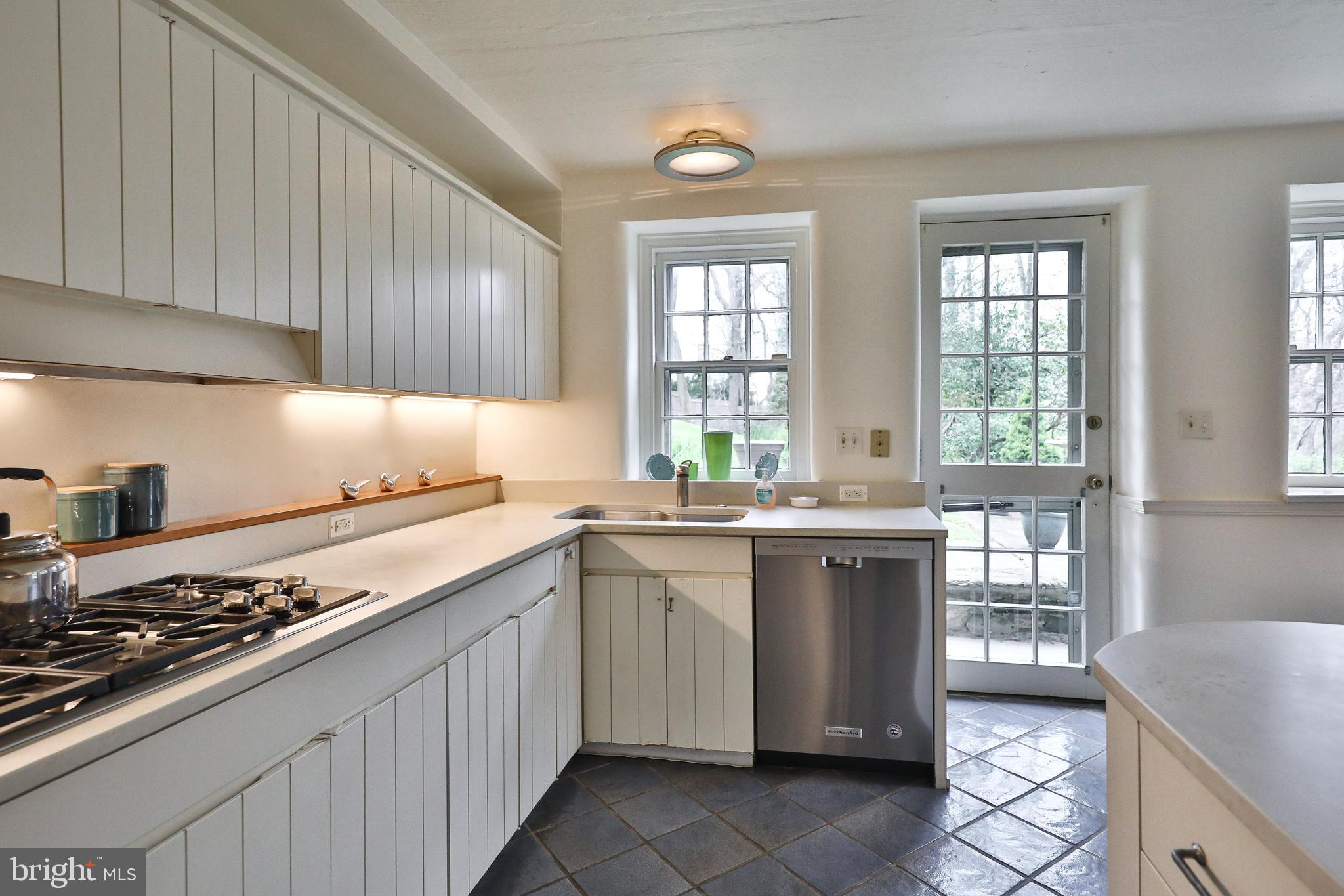 CHESTNUT HILL - Residential