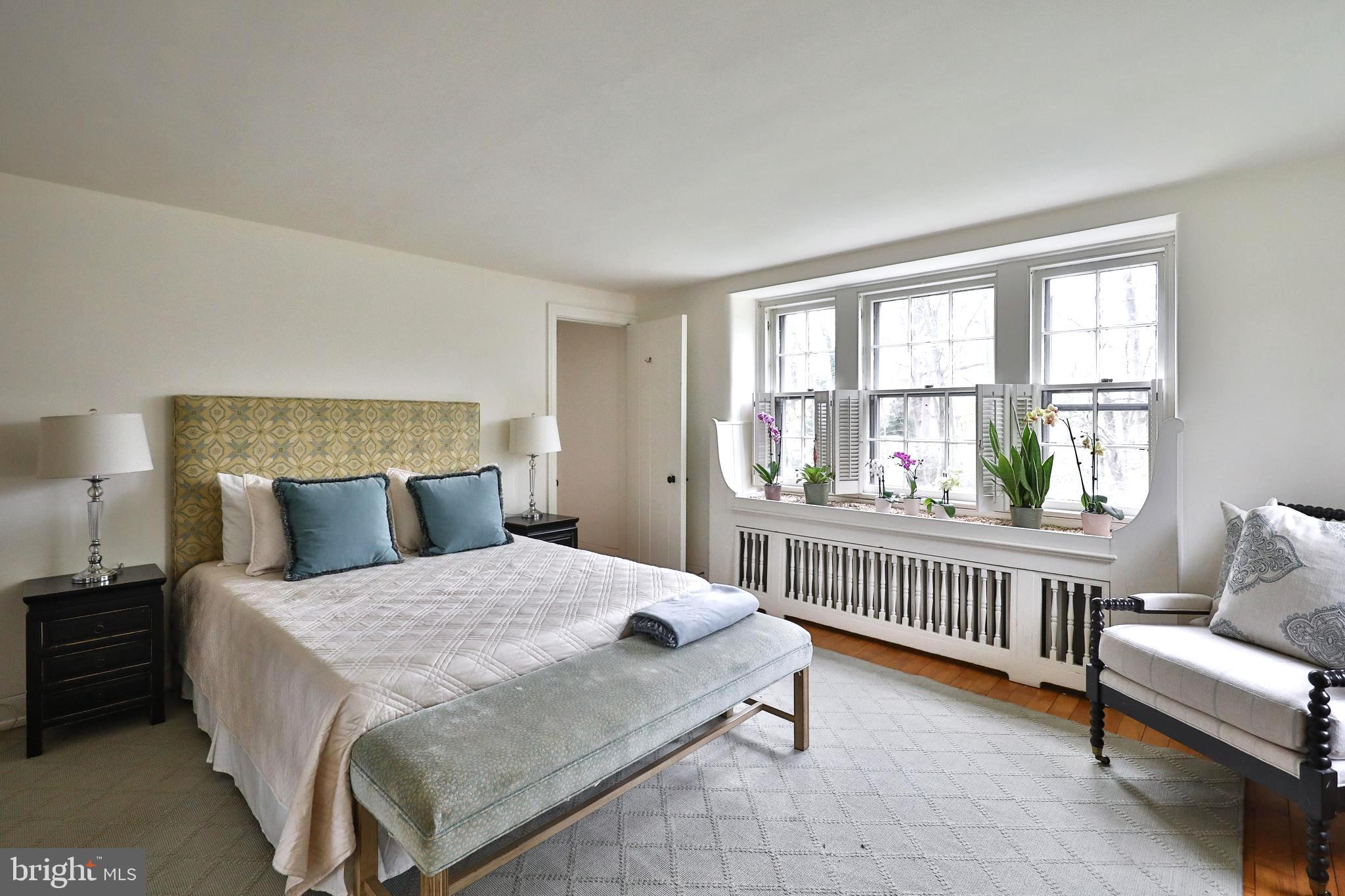 CHESTNUT HILL - Residential