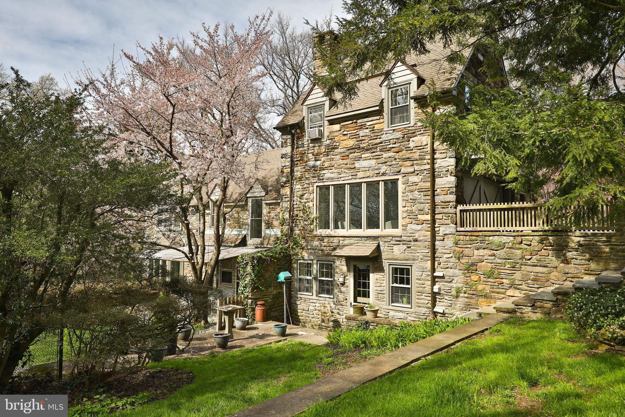CHESTNUT HILL - Residential