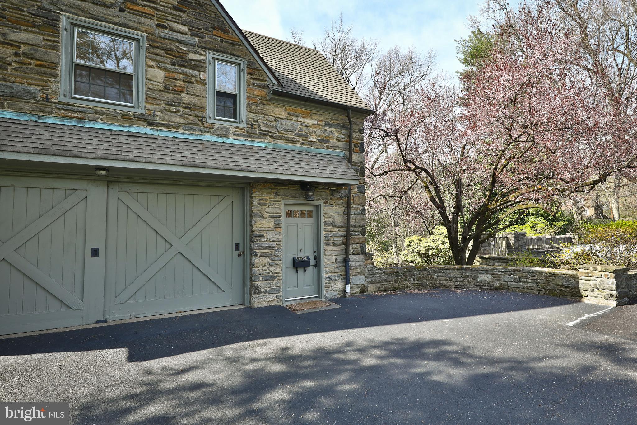 CHESTNUT HILL - Residential
