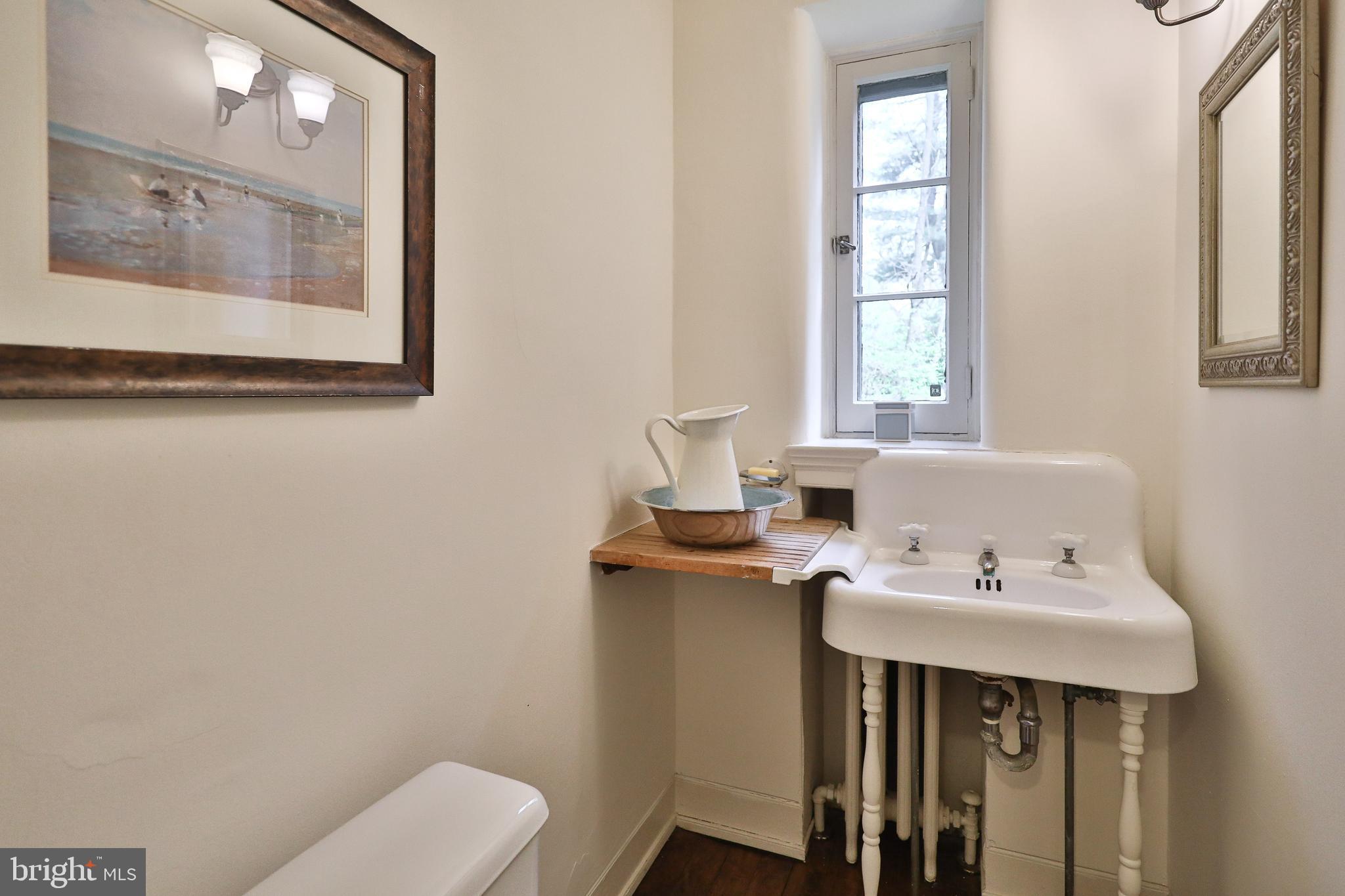 CHESTNUT HILL - Residential