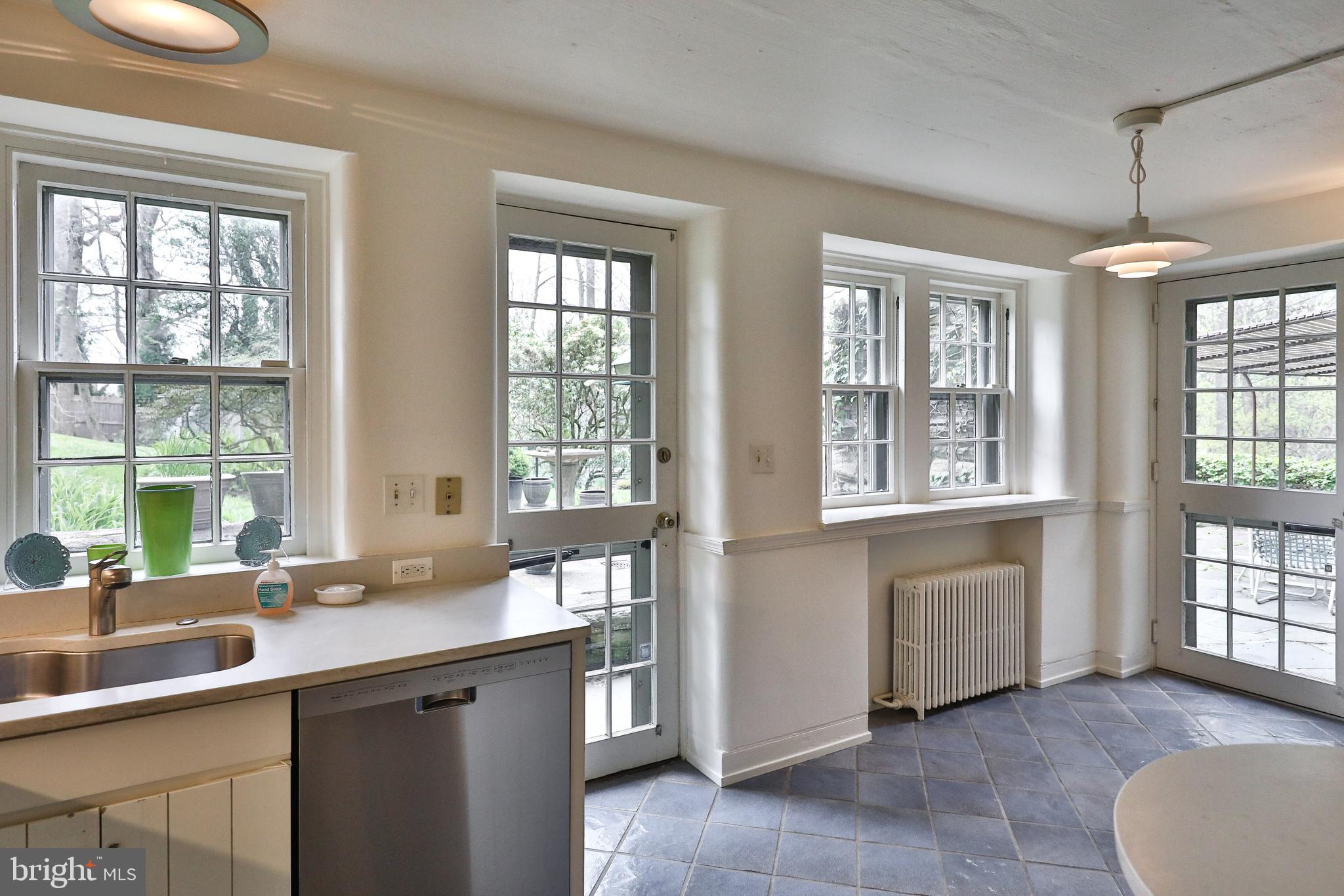 CHESTNUT HILL - Residential