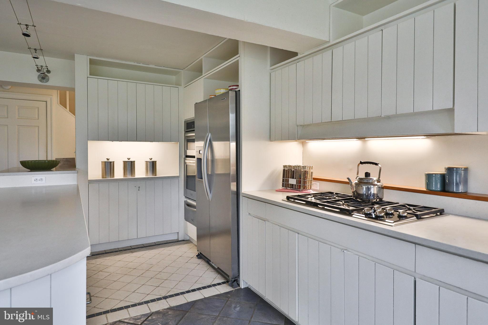 CHESTNUT HILL - Residential