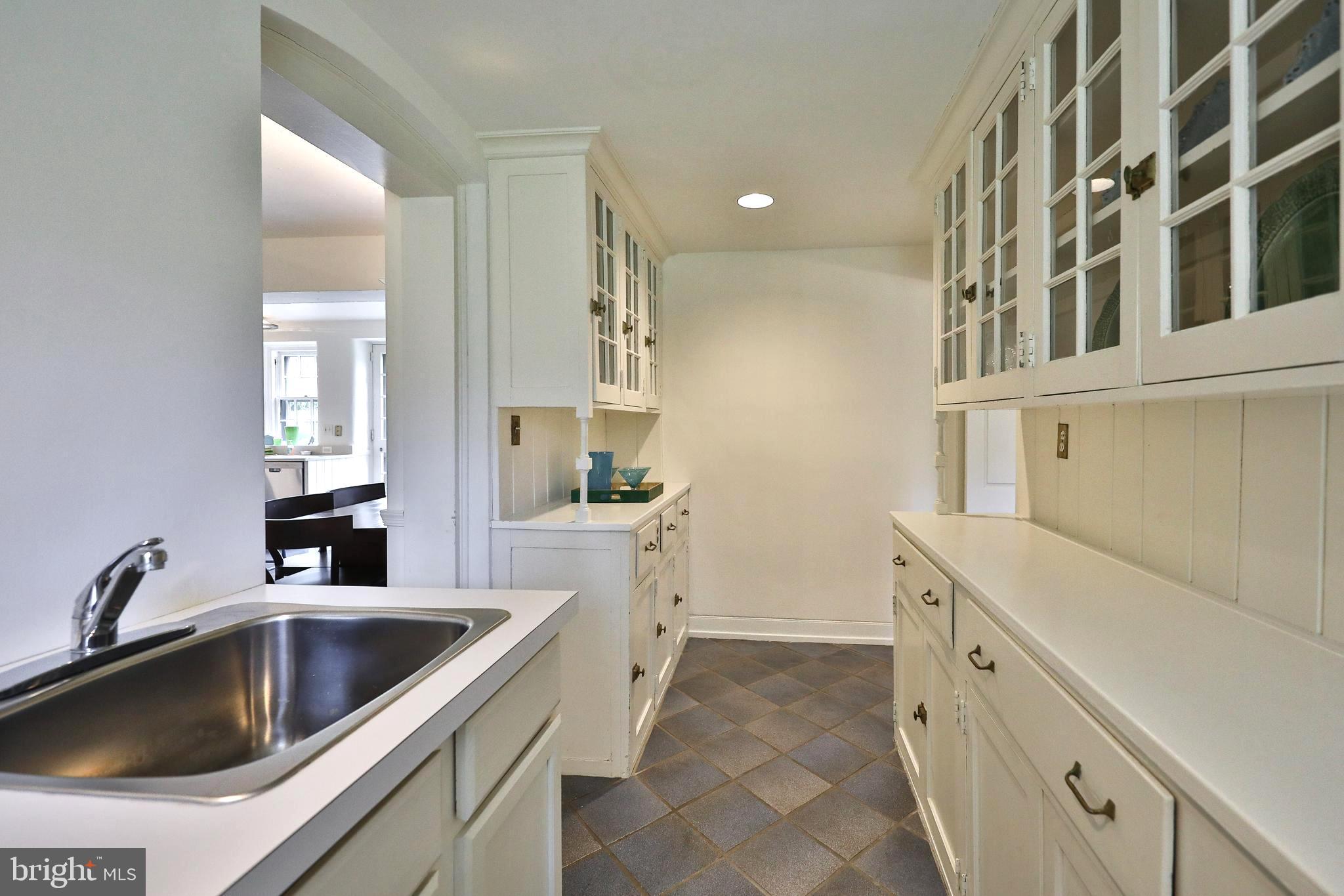 CHESTNUT HILL - Residential