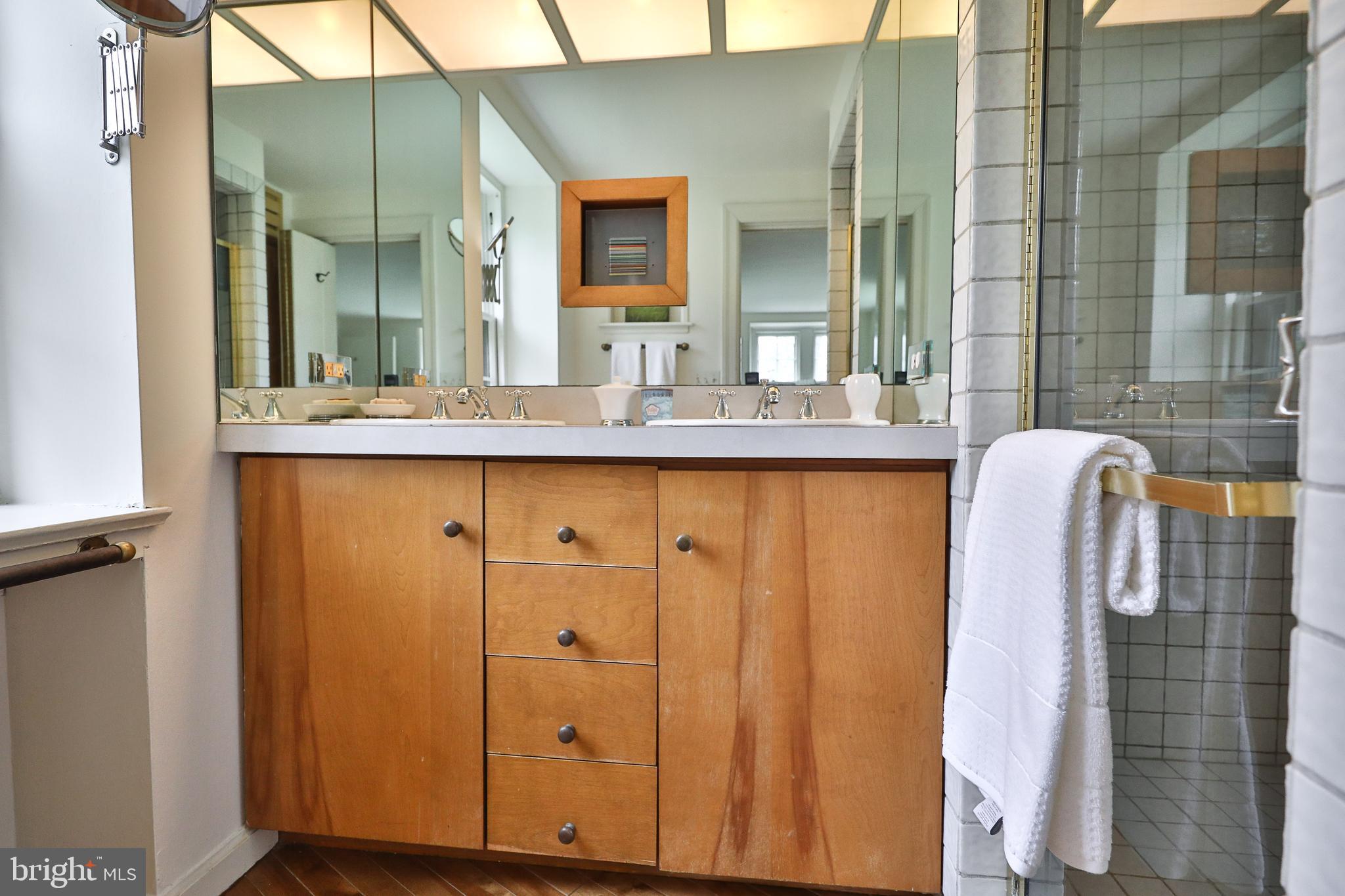 CHESTNUT HILL - Residential