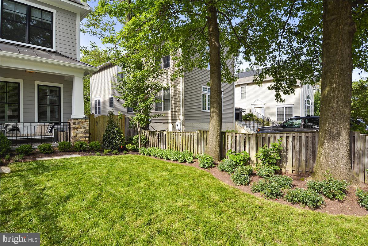 CLARENDON - Residential