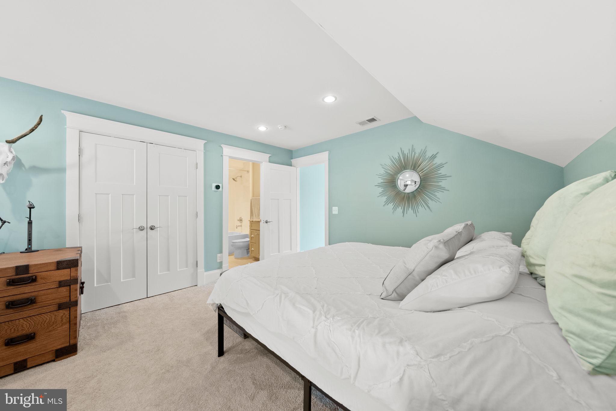 CLARENDON - Residential