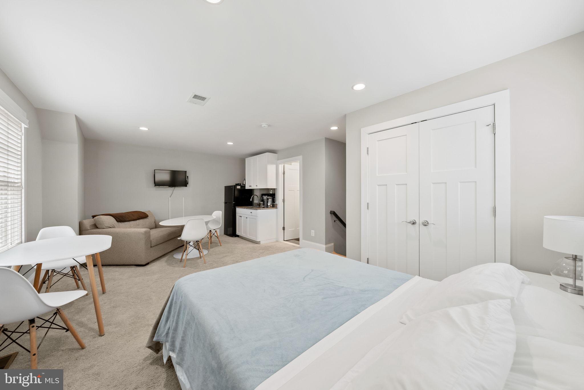 CLARENDON - Residential