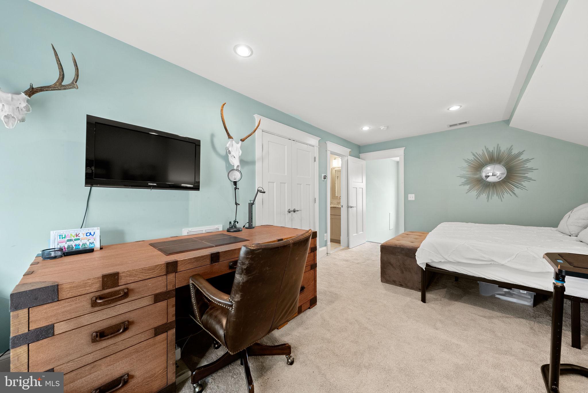 CLARENDON - Residential