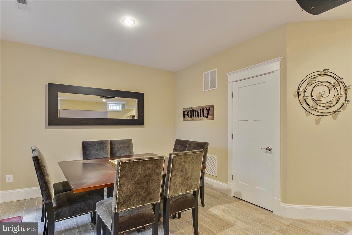 CLARENDON - Residential