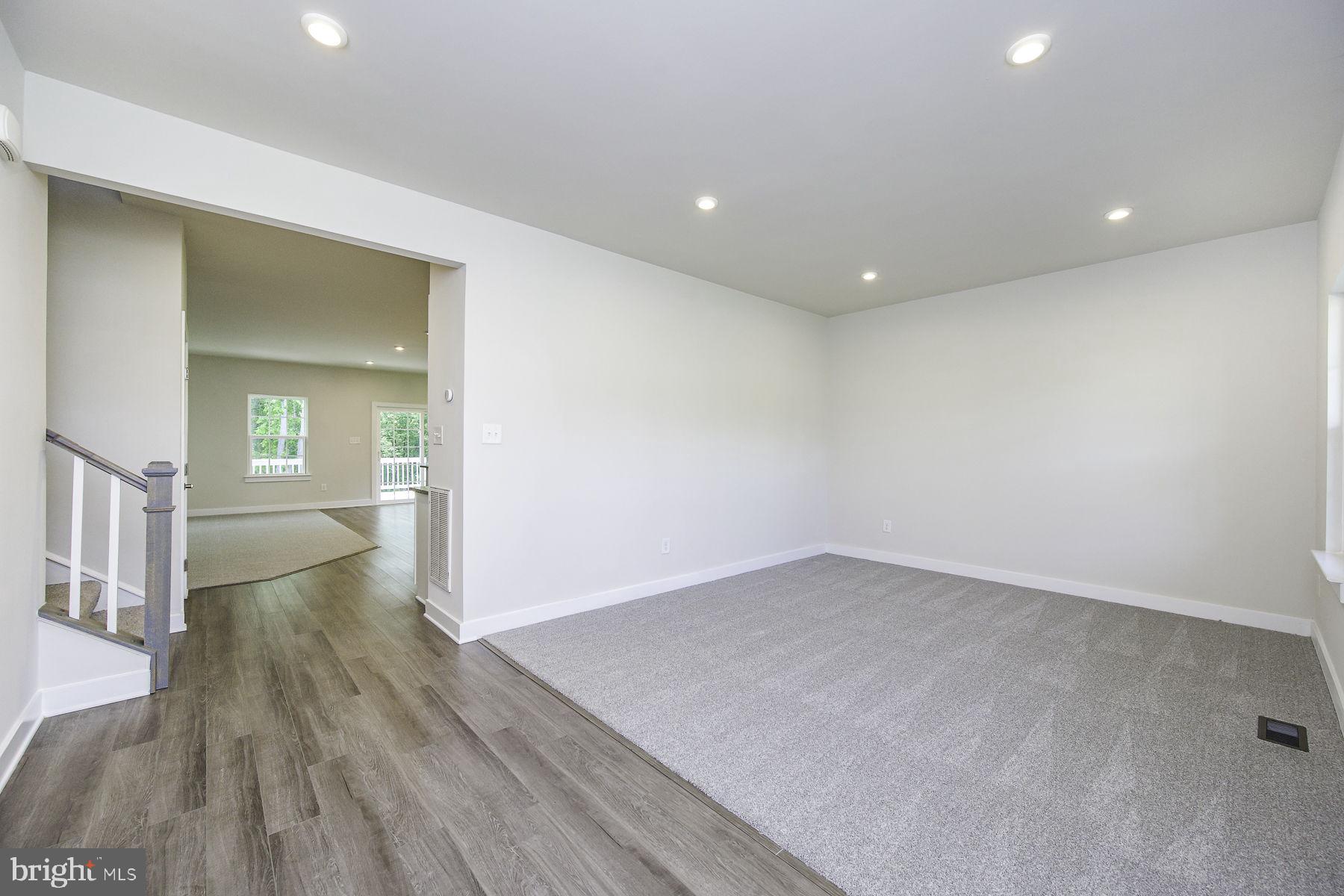 8600 KINGSLAND DRIVE