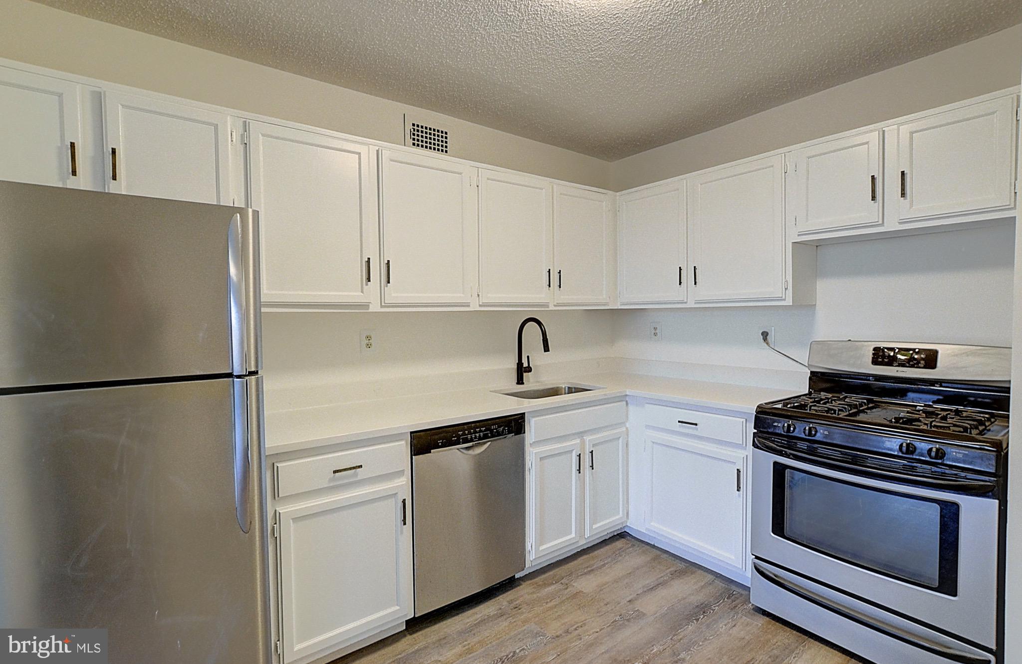 PROMENADE TOWERS - Residential