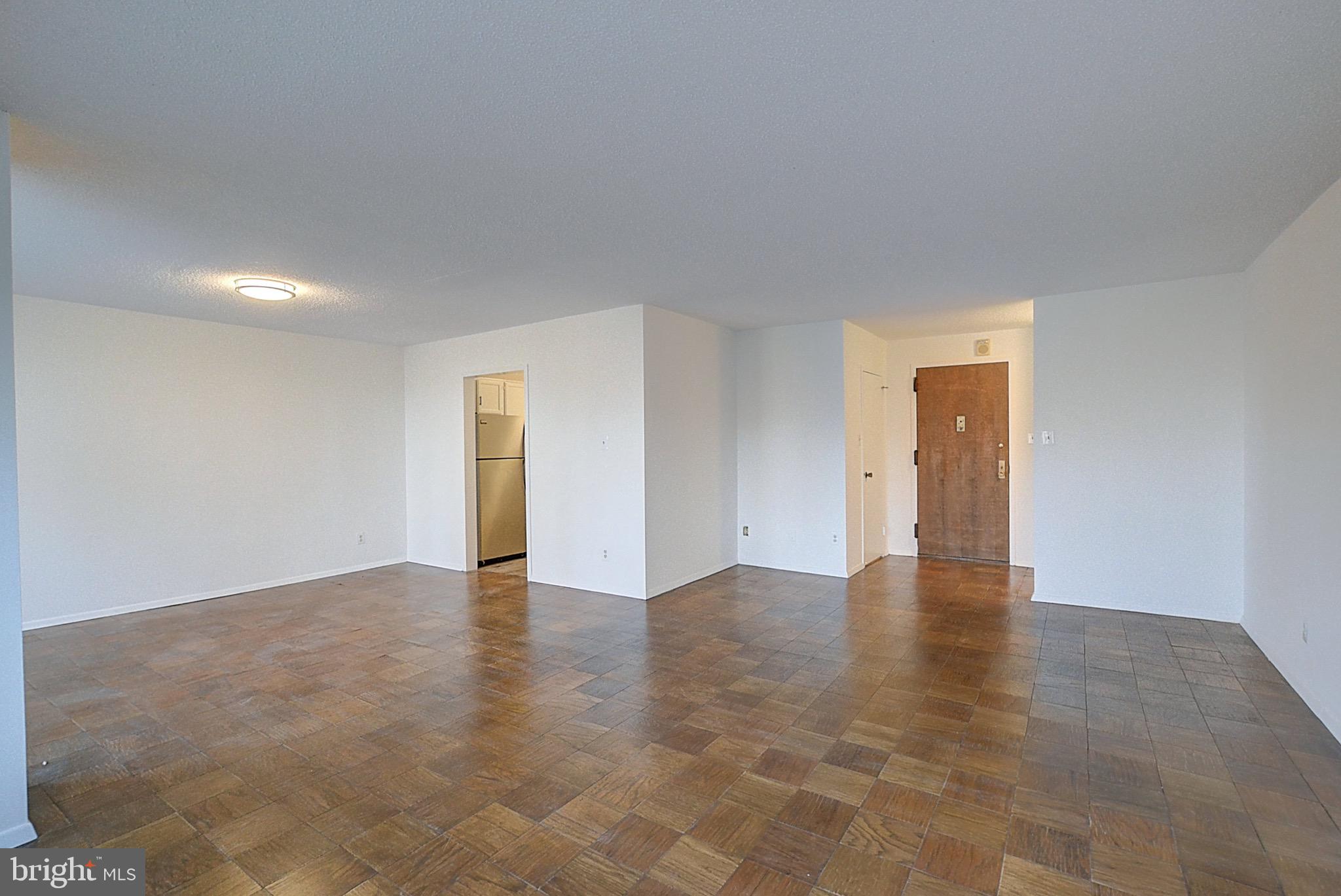 PROMENADE TOWERS - Residential