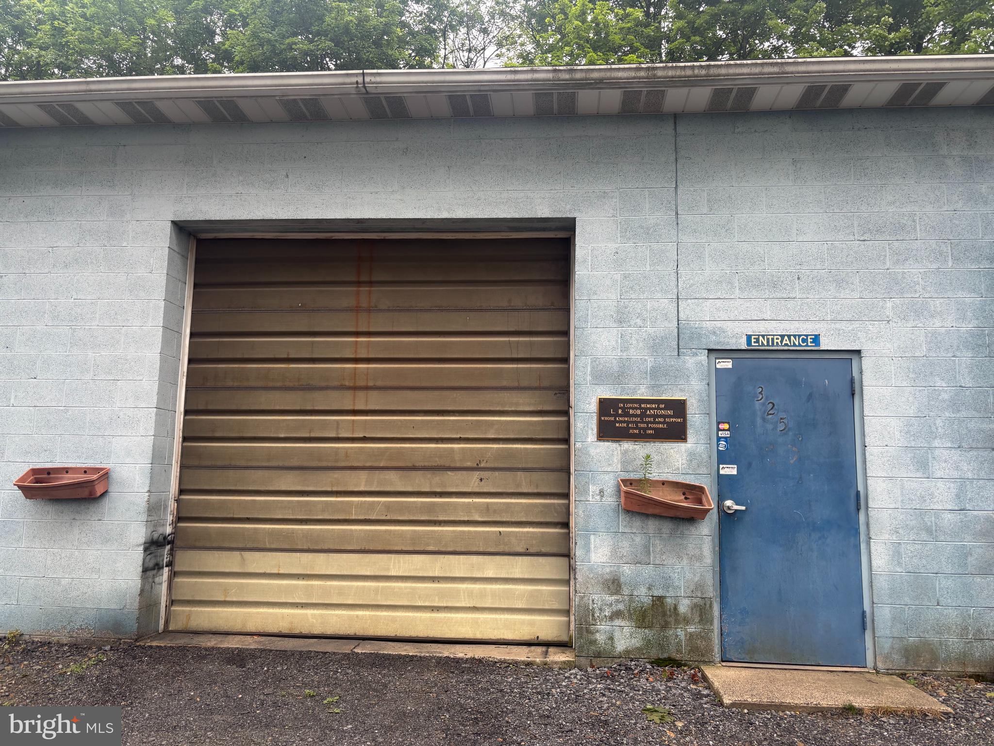 325 E RAILROAD STREET