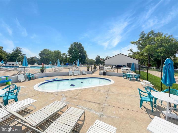 SARATOGA TOWNHOUSES - Residential