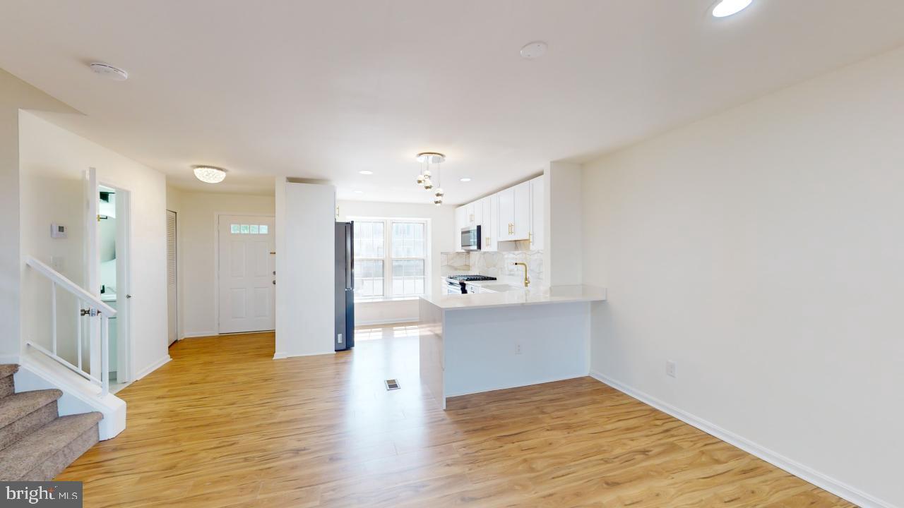 SARATOGA TOWNHOUSES - Residential