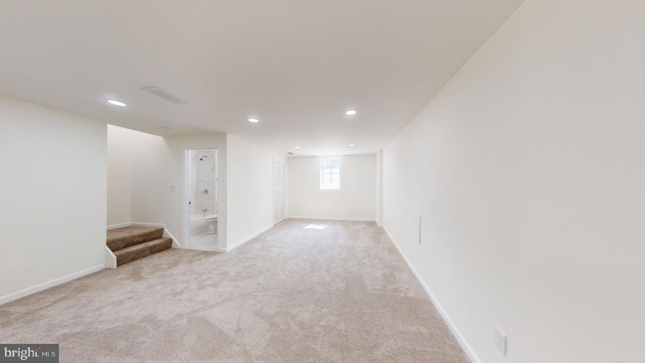 SARATOGA TOWNHOUSES - Residential