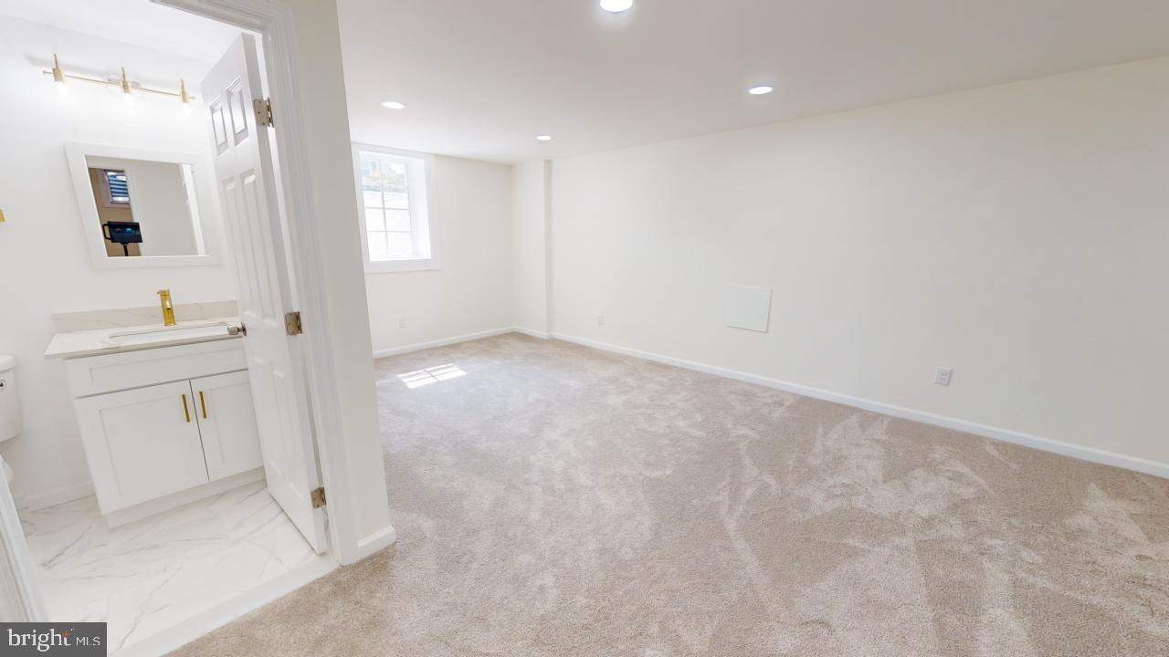 SARATOGA TOWNHOUSES - Residential