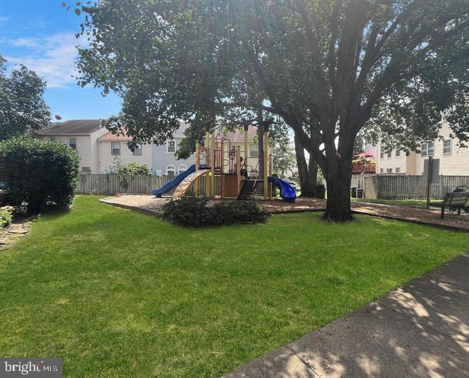 SARATOGA TOWNHOUSES - Residential