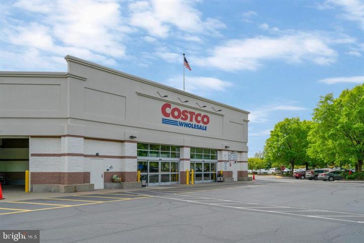 SARATOGA TOWNHOUSES - Residential