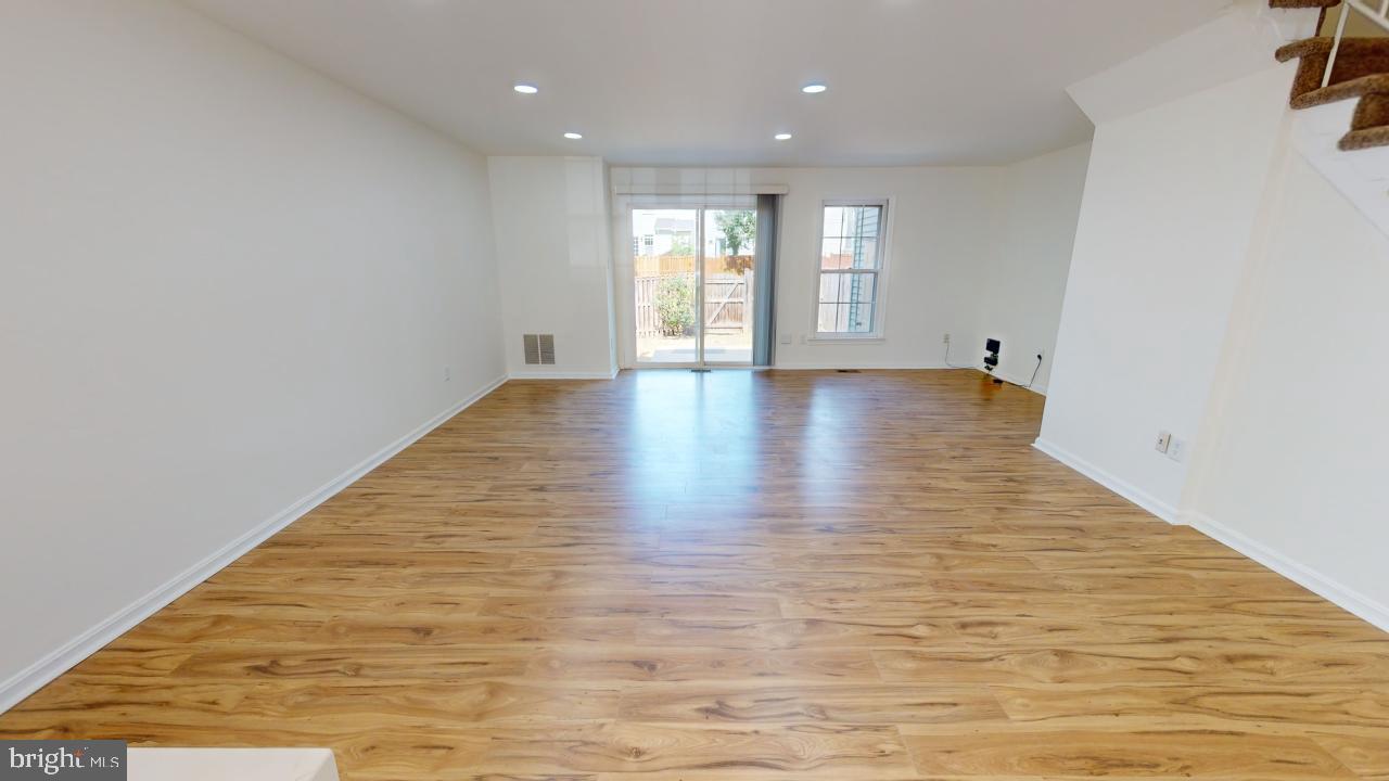 SARATOGA TOWNHOUSES - Residential