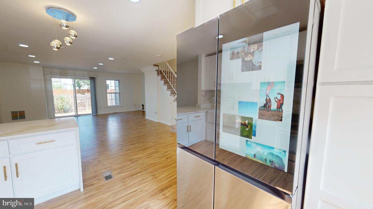 SARATOGA TOWNHOUSES - Residential