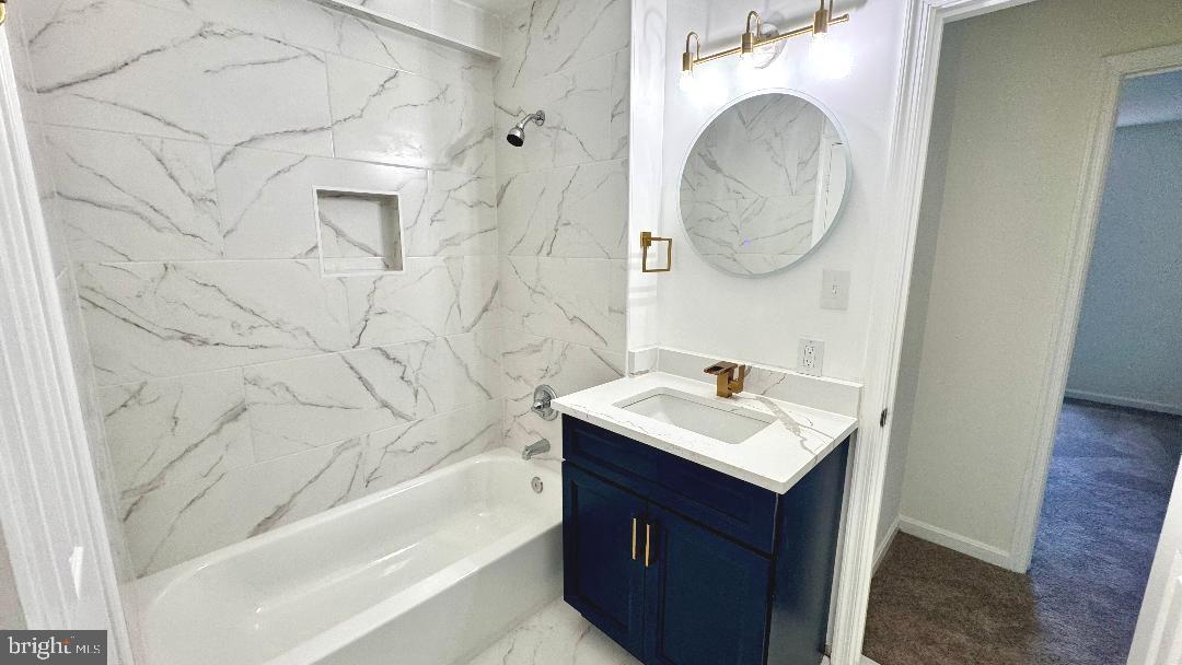 SARATOGA TOWNHOUSES - Residential