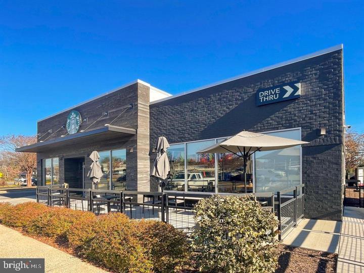 SARATOGA TOWNHOUSES - Residential