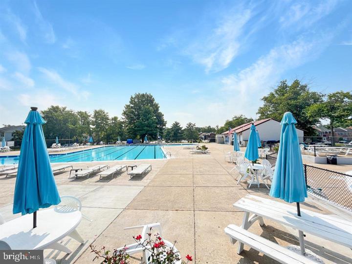 SARATOGA TOWNHOUSES - Residential