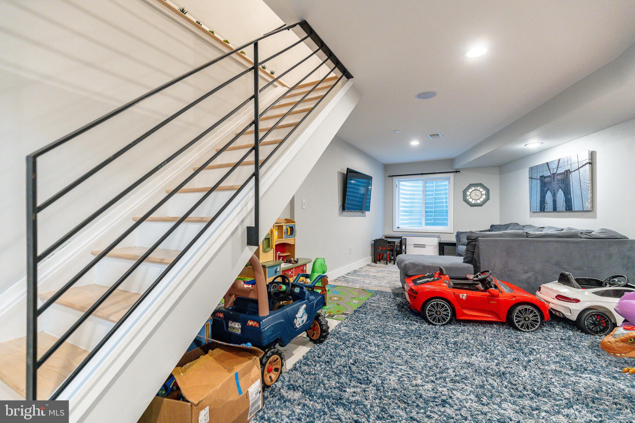 OLDE KENSINGTON - Residential