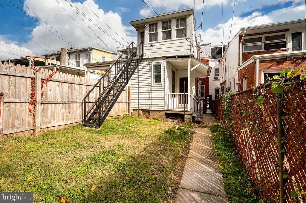 CENTRE PARK HISTOR - Residential Lease